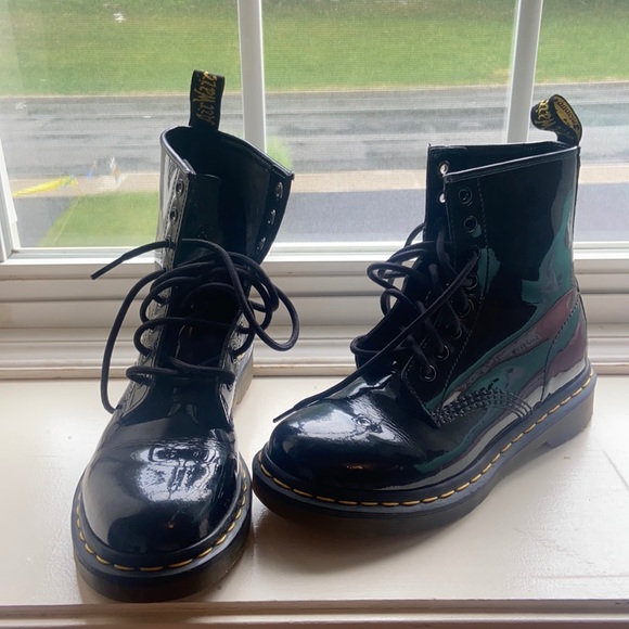 Dr. Martens Boots. Almost perfect condition. - Picture 1 of 2
